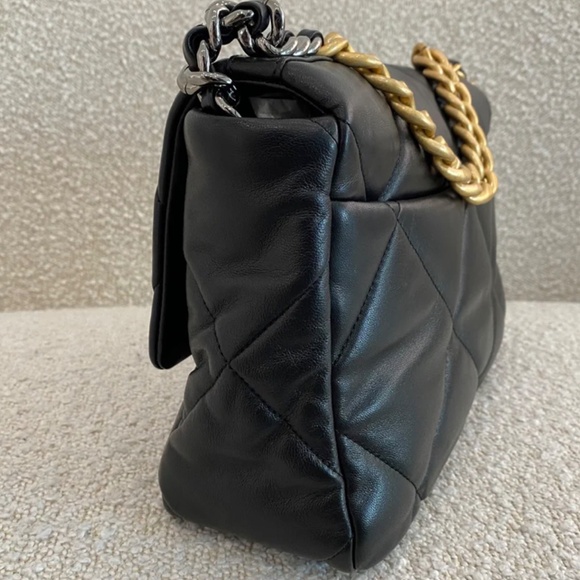 Authentic Chanel 19 Large Black Lambskin - Picture 4 of 13